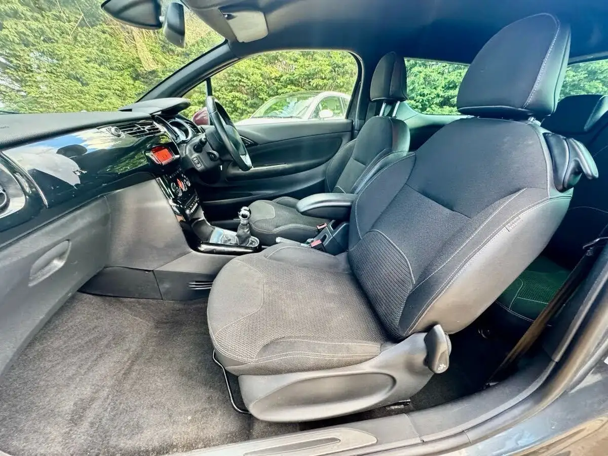 2012-citroen-ds3-16e-hdi-dstyle-plus-big-11