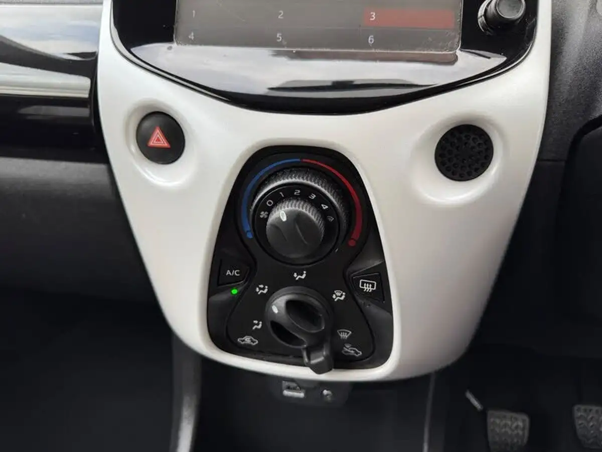2016-toyota-aygo-10-vvt-i-x-pure-x-nav-5d-big-19