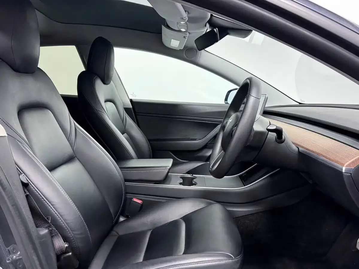 2020-tesla-model-3-e-performance-big-22