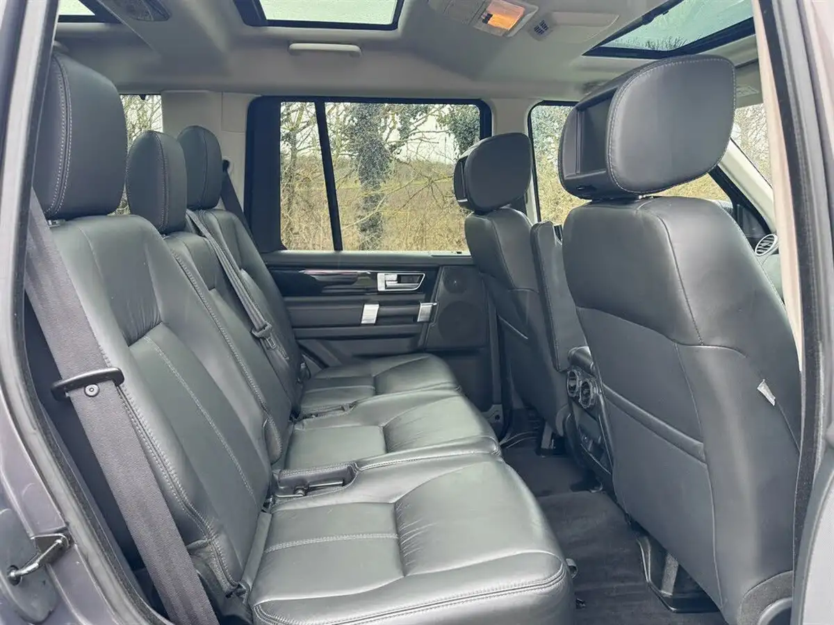 2016-land-rover-discovery-4-30-sd-v6-landmark-big-16