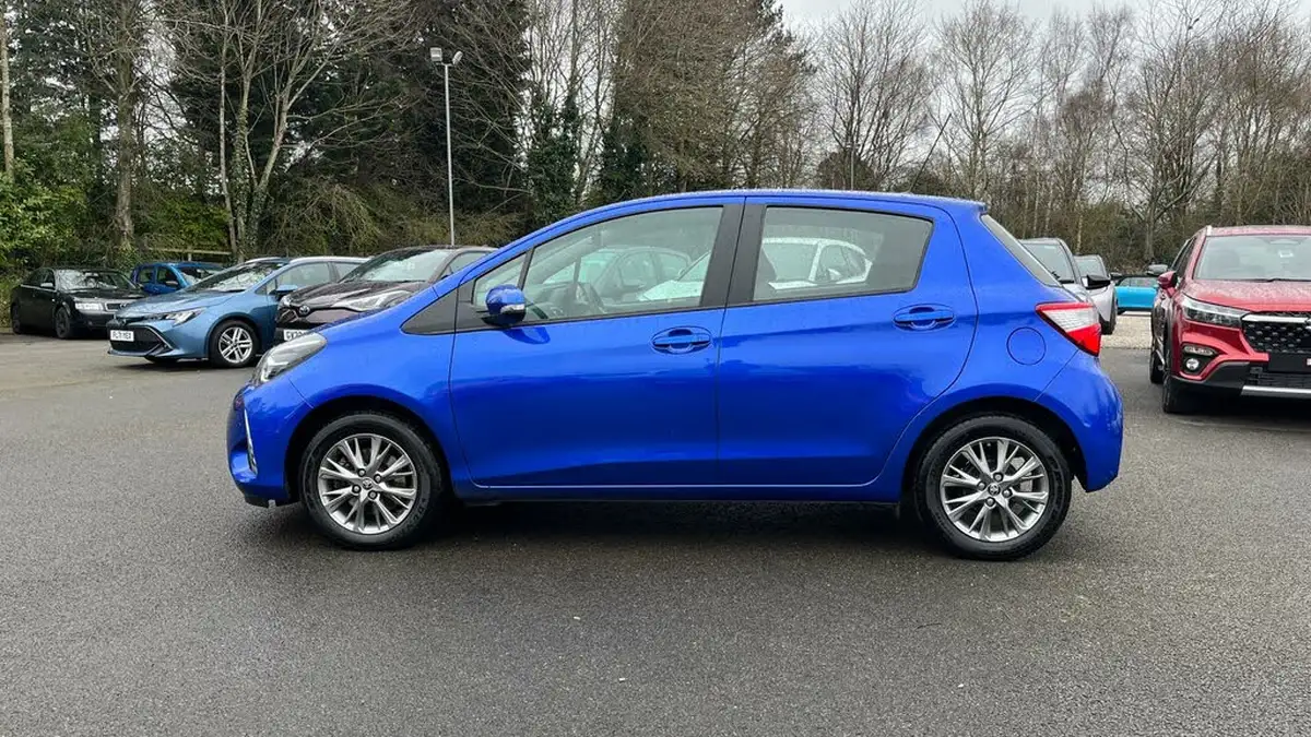 2017-toyota-yaris-15-vvt-i-icon-tech-111bhp-1497cc-big-16