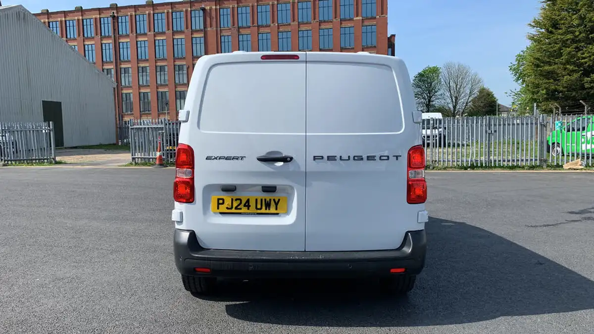 2024-peugeot-expert-20-bluehdi-professional-standard-panel-big-8