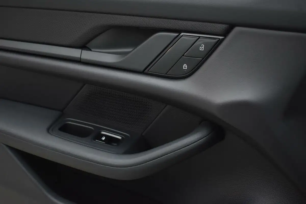 2021-porsche-taycan-e-4s-530ps-big-9