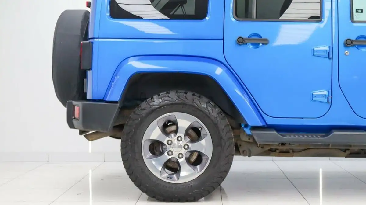 2016-jeep-wrangler-28crd-overland-5d-big-9