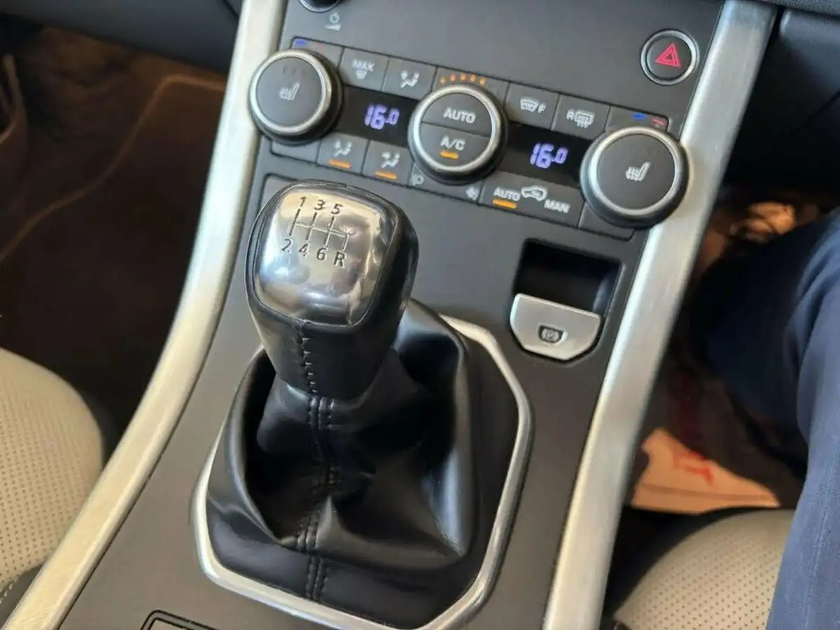 2016-land-rover-range-rover-evoque-20td4-se-tech-ss-hatchback-5d-big-35