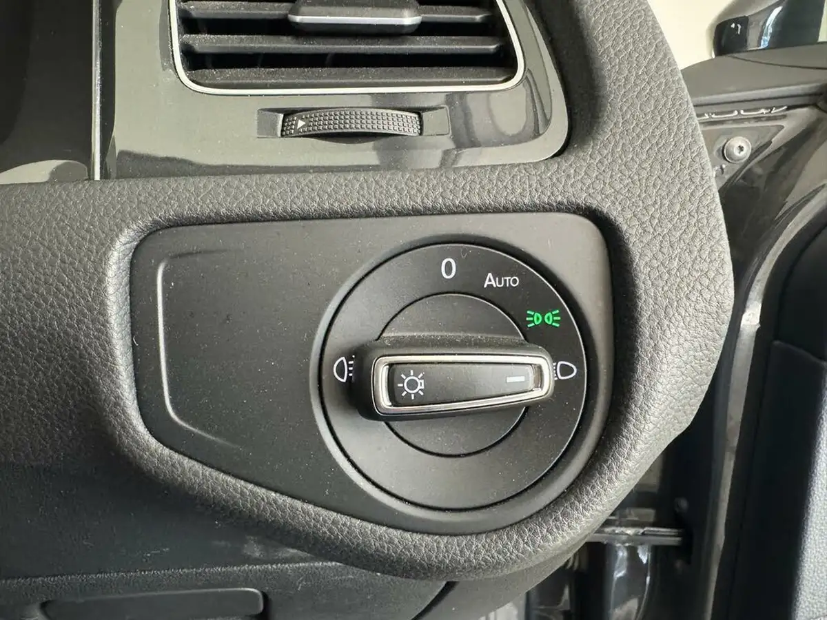 2020-volkswagen-golf-e-e-golf-big-24