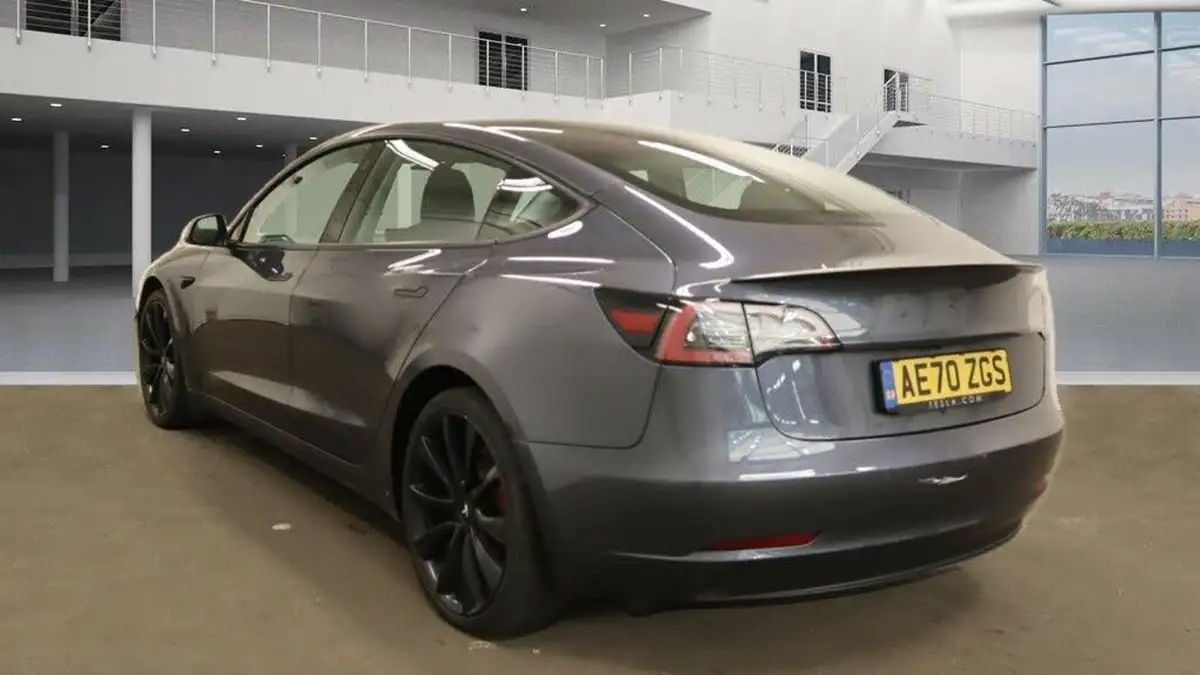 2020-tesla-model-3-e-performance-big-1