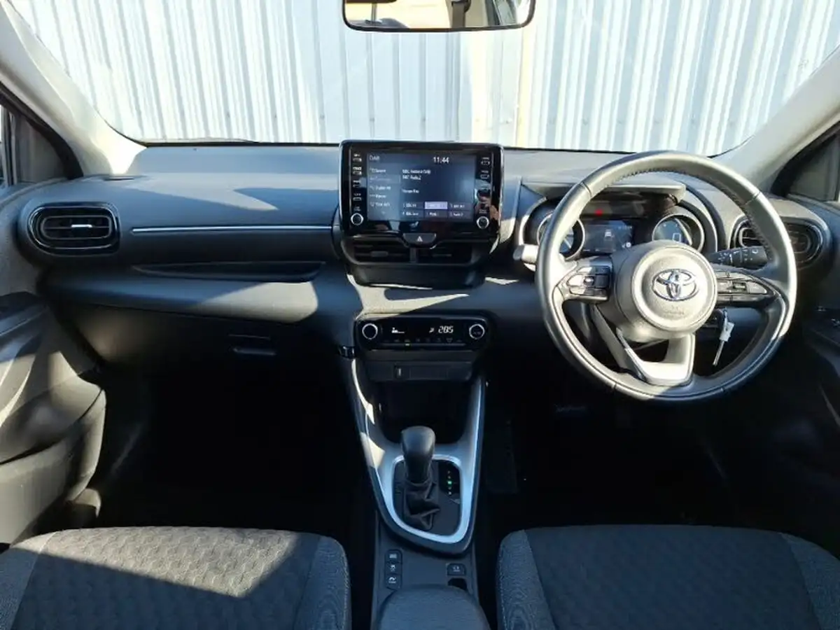 2021-toyota-yaris-15-vvt-i-design-big-2