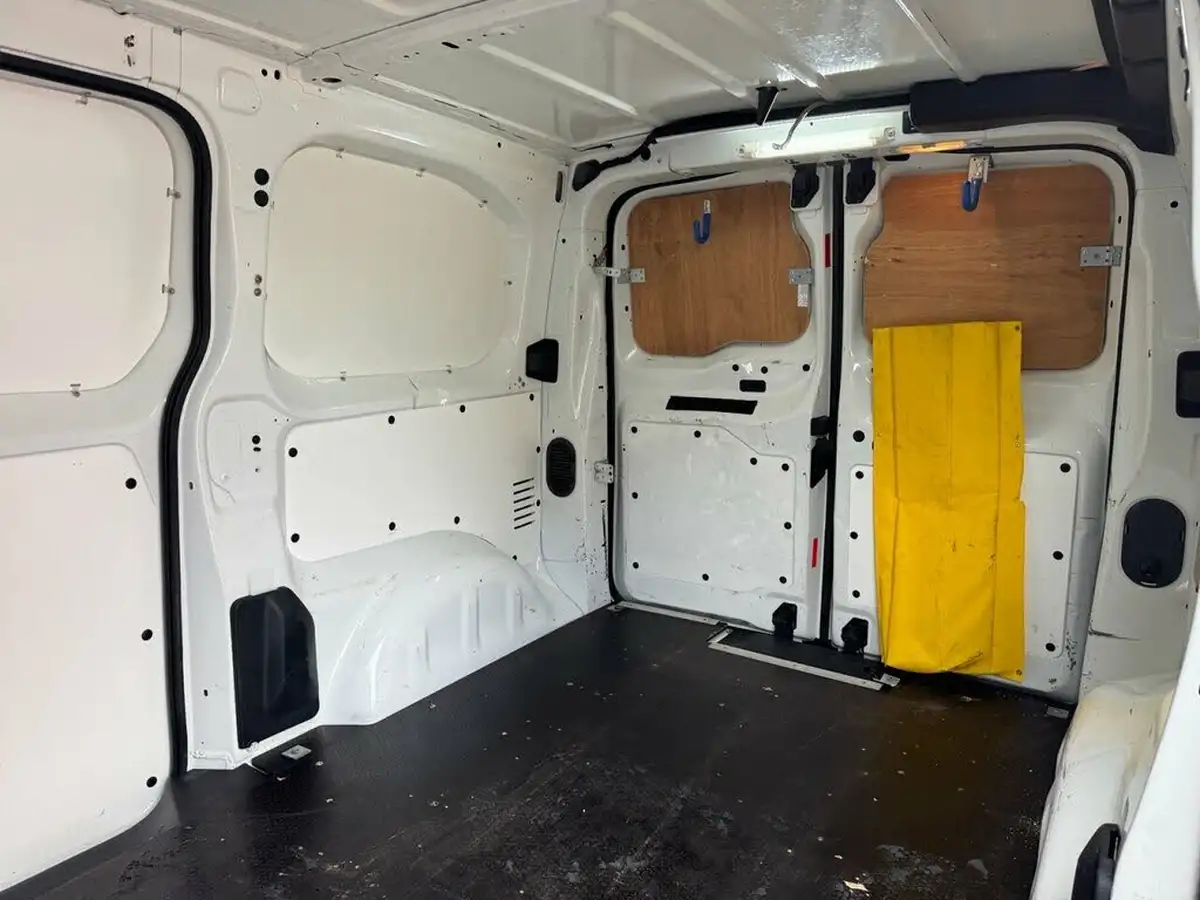 2018-peugeot-expert-20-bluehdi-professional-standard-1400-panel-big-8