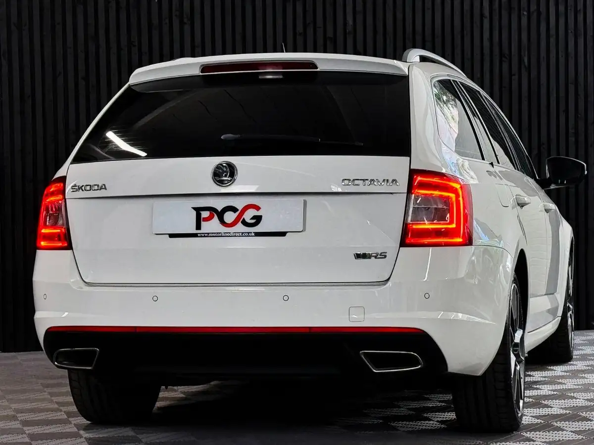 2014-skoda-octavia-20tdi-vrs-estate-dsg-big-32