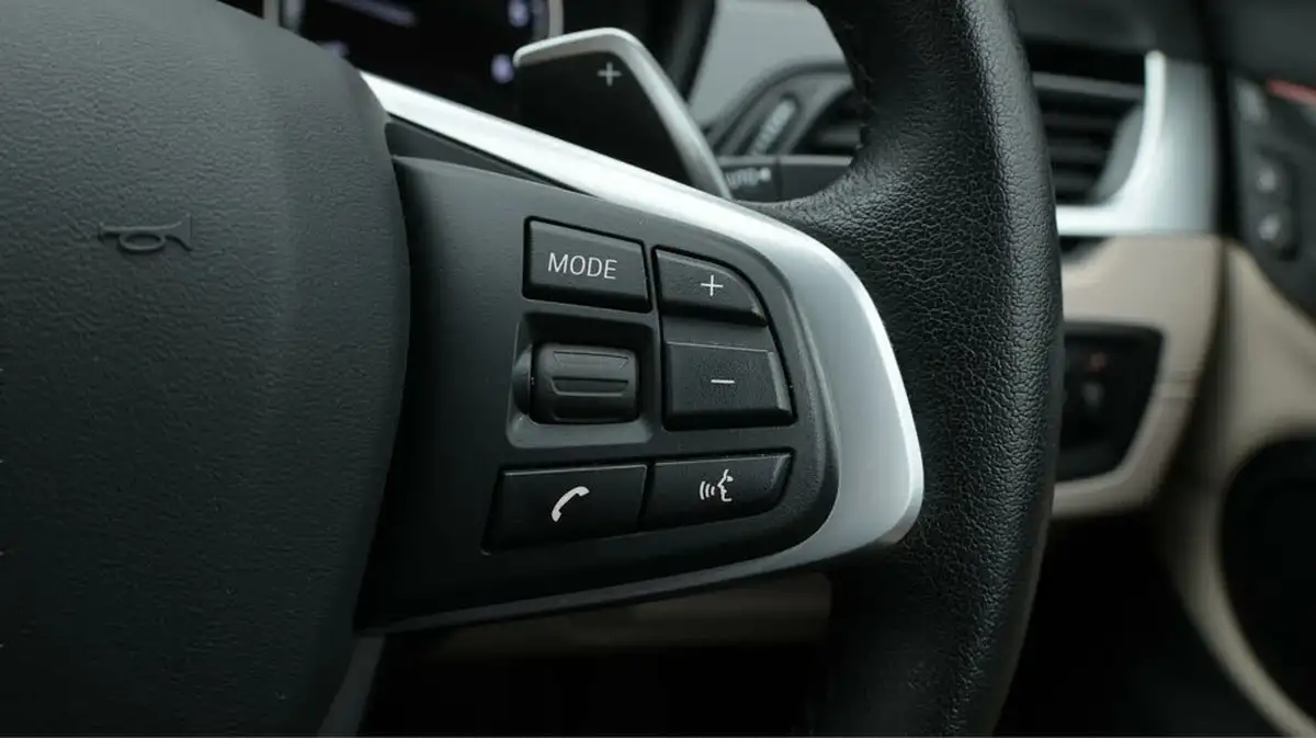 2022-bmw-x1-20td-sdrive18d-xline-sport-auto-big-25