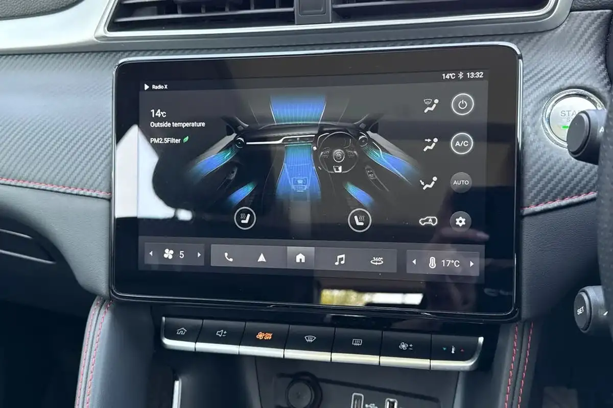 2022-mg-zs-suv-e-trophy-ev-156ps-long-range-big-21