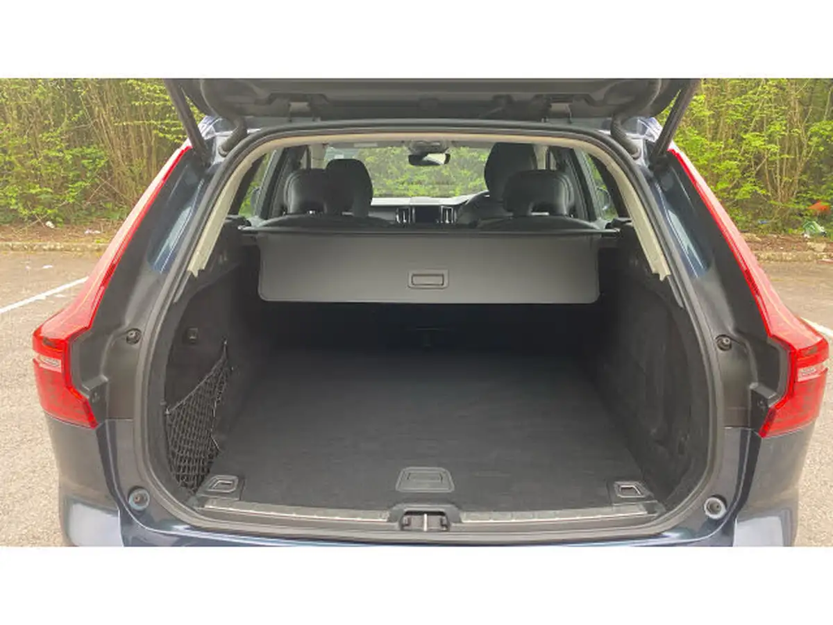 2021-volvo-xc60-20td-b4-momentum-awd-big-16