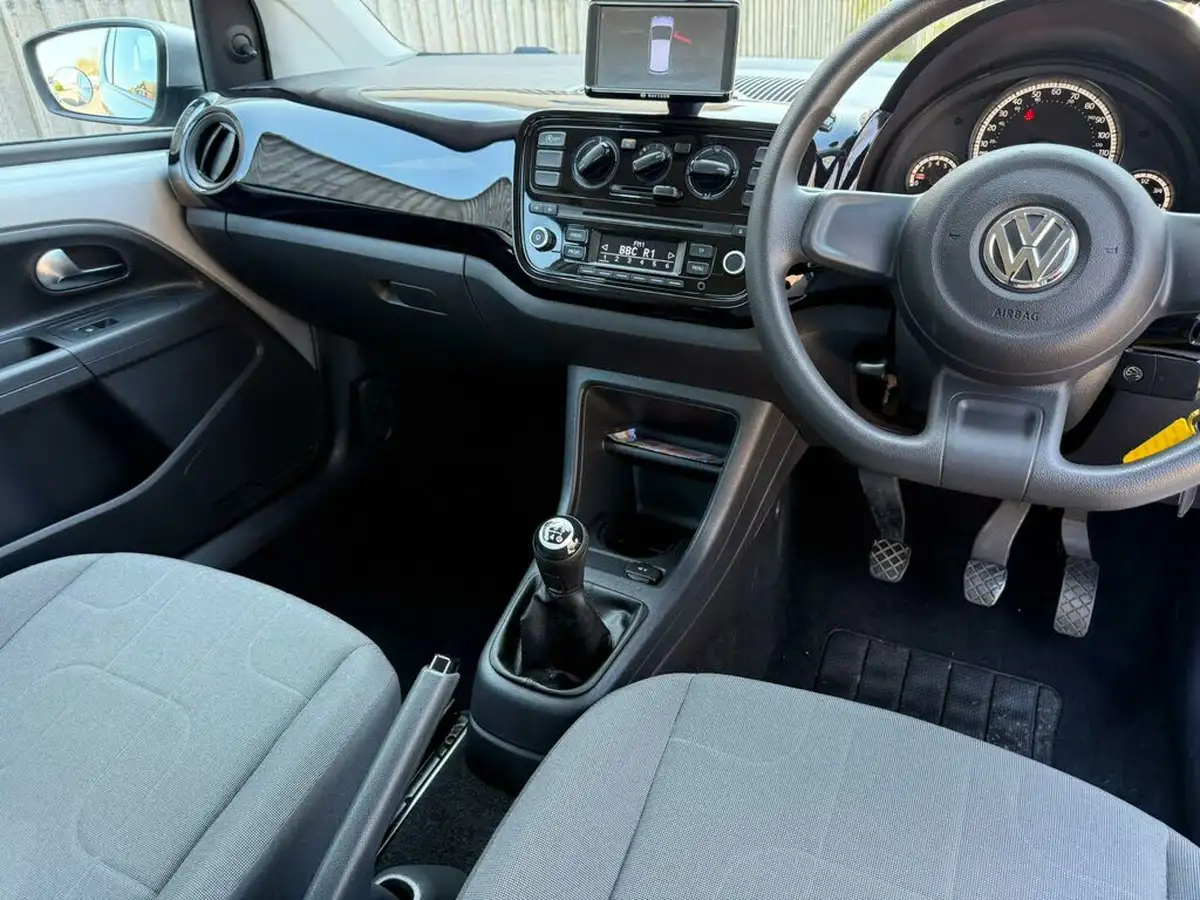 2012-volkswagen-up-10-move-up-60ps-bluemotion-tech-3d-big-10