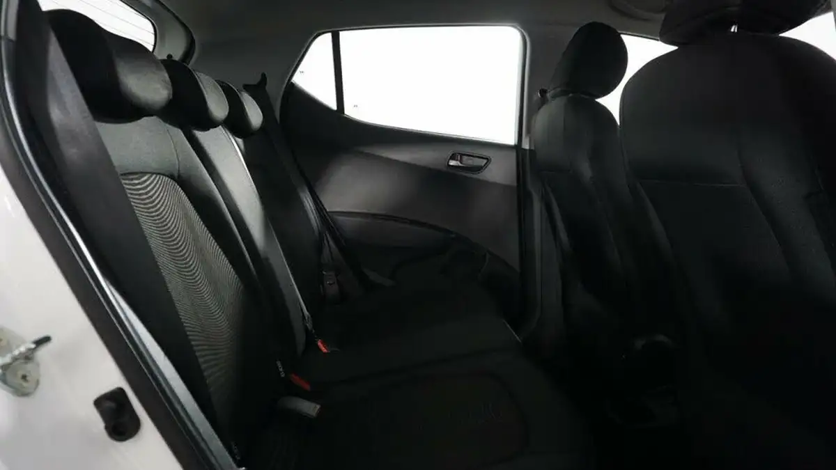 2019-hyundai-i10-12-se-big-17