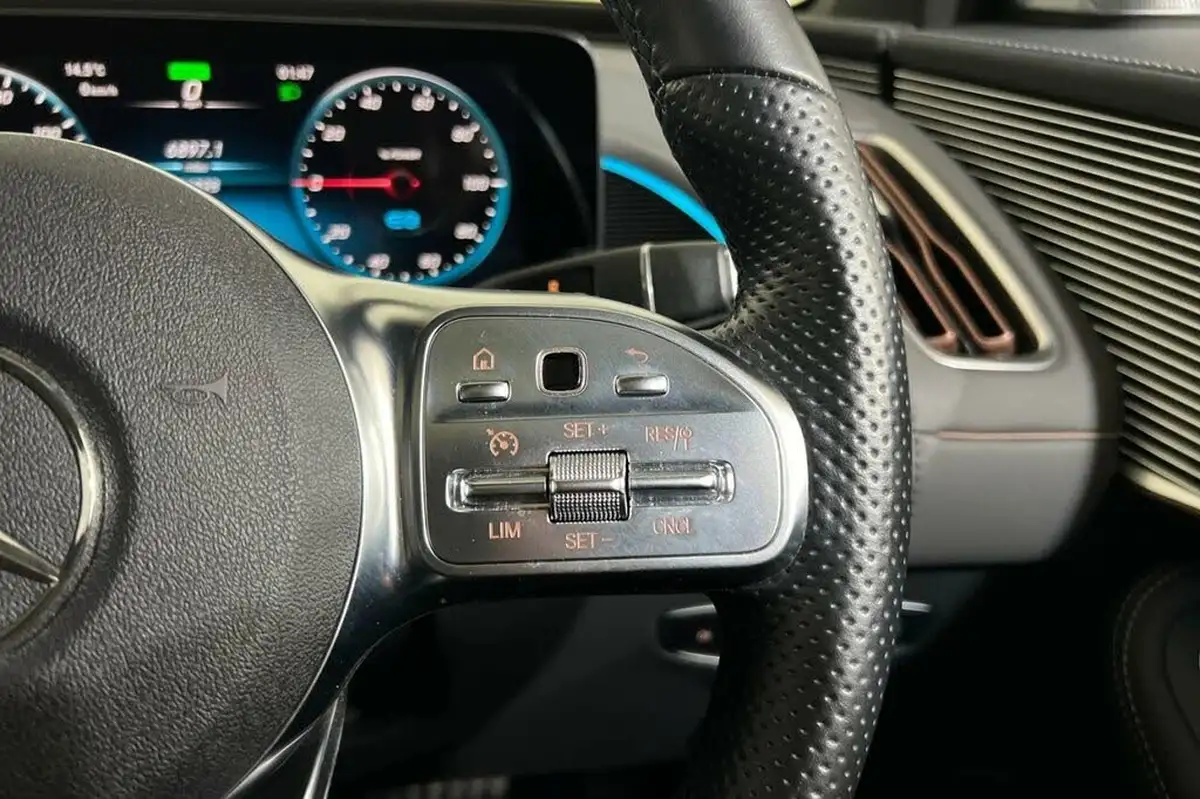 2021-mercedes-benz-eqc-e-eqc-400-amg-line-premium-big-22