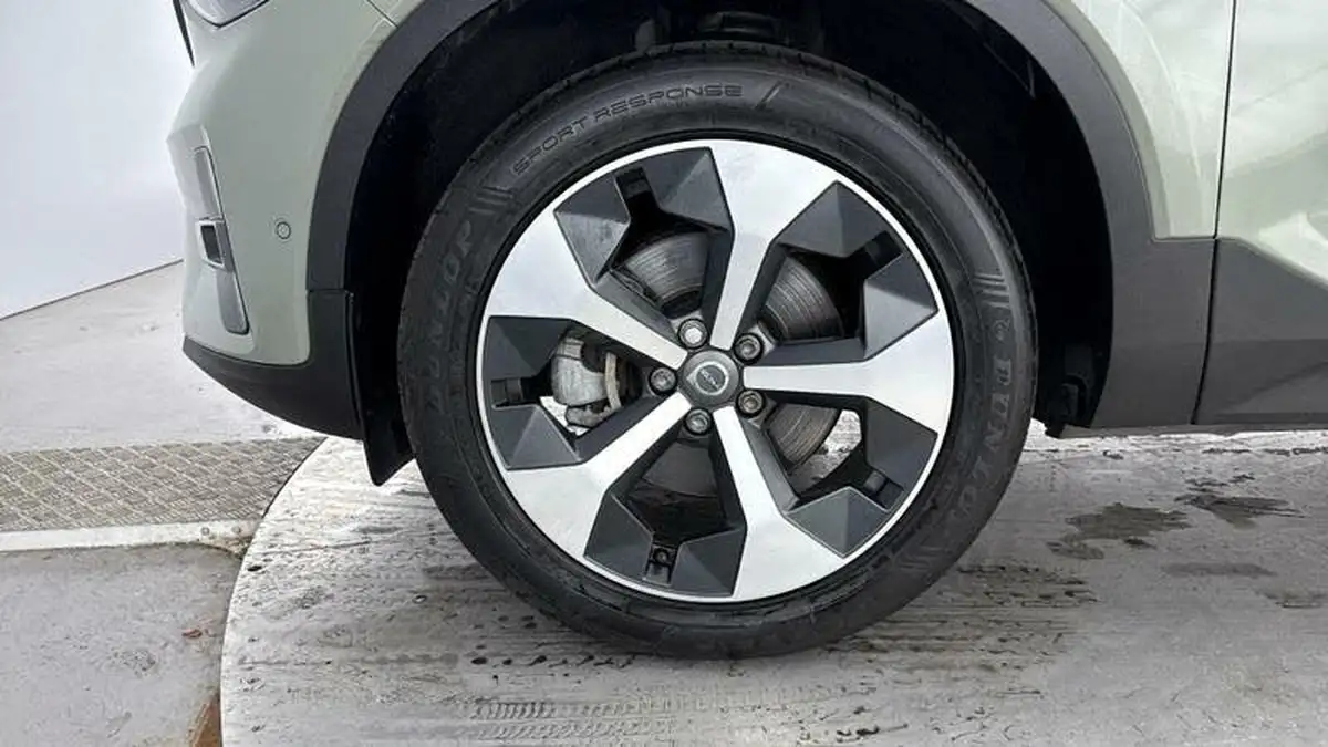 2024-volvo-xc40-20-b3-plus-big-35