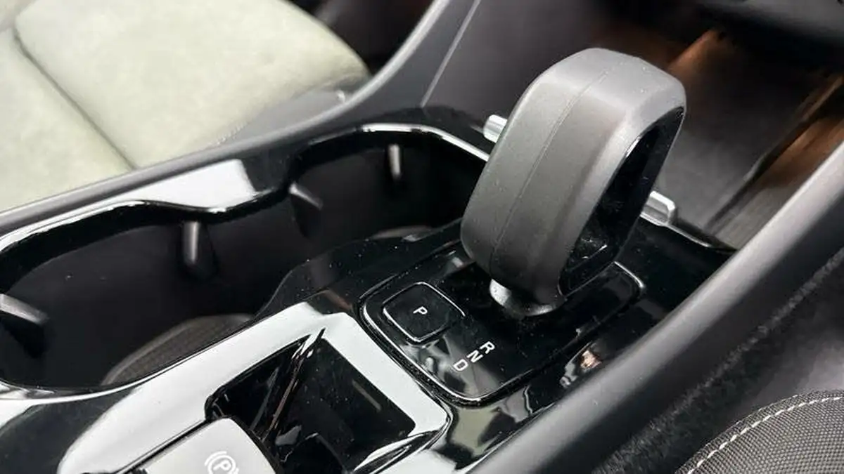 2024-volvo-xc40-20-b3-plus-big-11