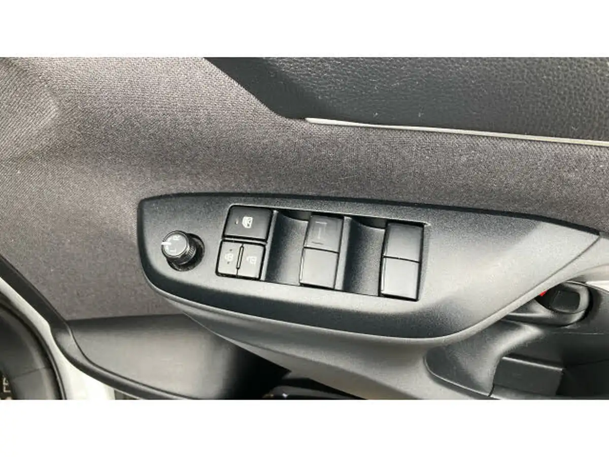 2023-toyota-yaris-cross-15-vvt-i-icon-big-32