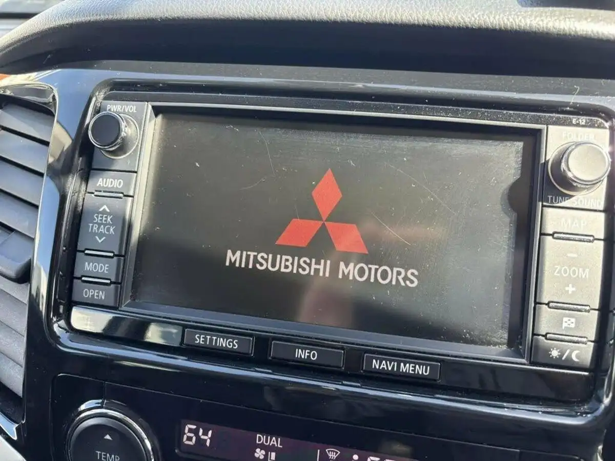 2016-mitsubishi-l200-24di-d-barbarian-big-17