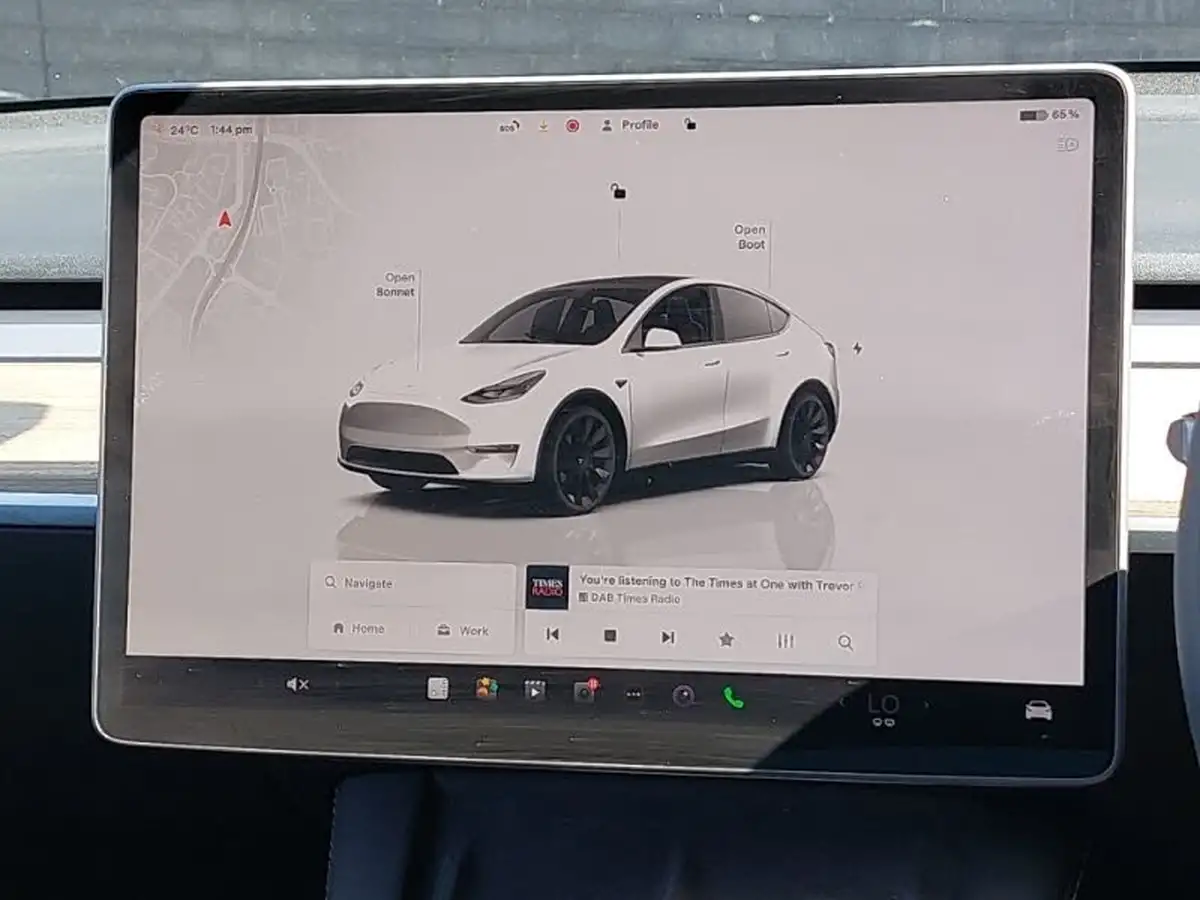 2022-tesla-model-y-e-long-range-big-10