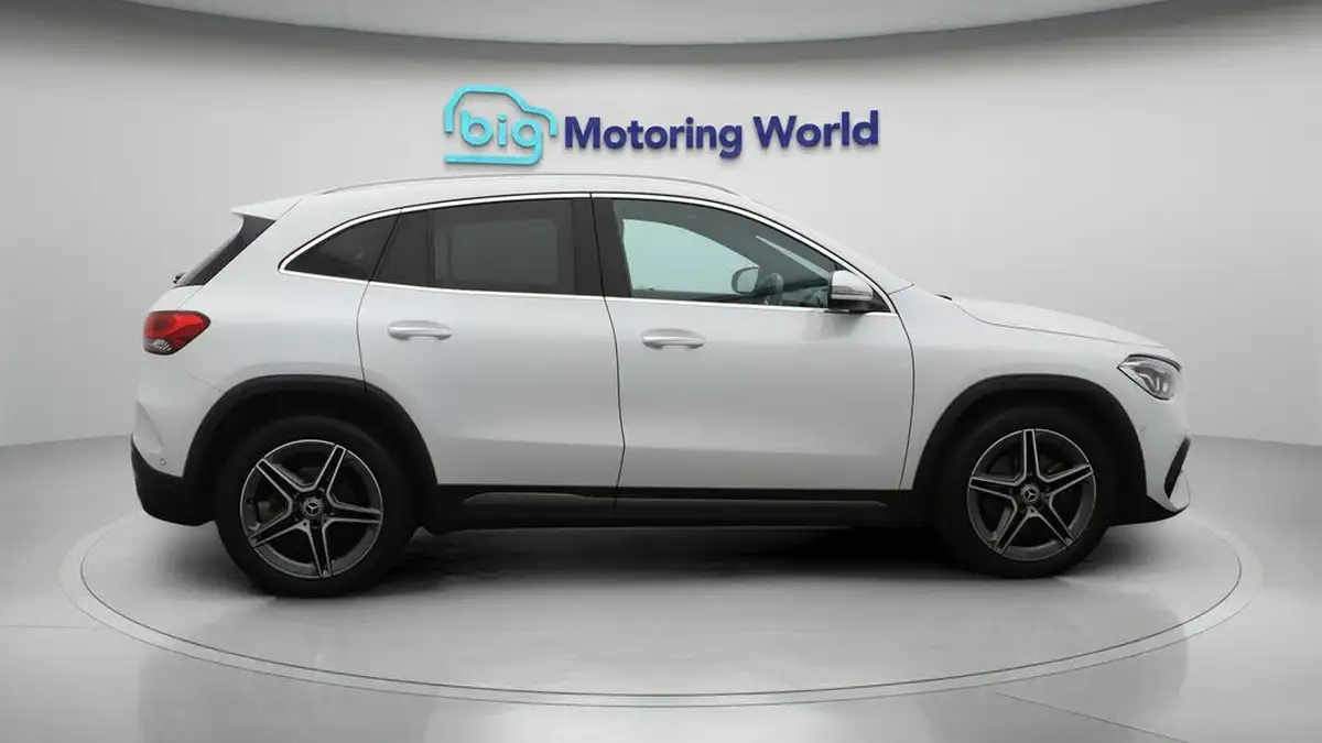 2022-mercedes-benz-gla-class-13-gla-180-amg-line-premium-big-8