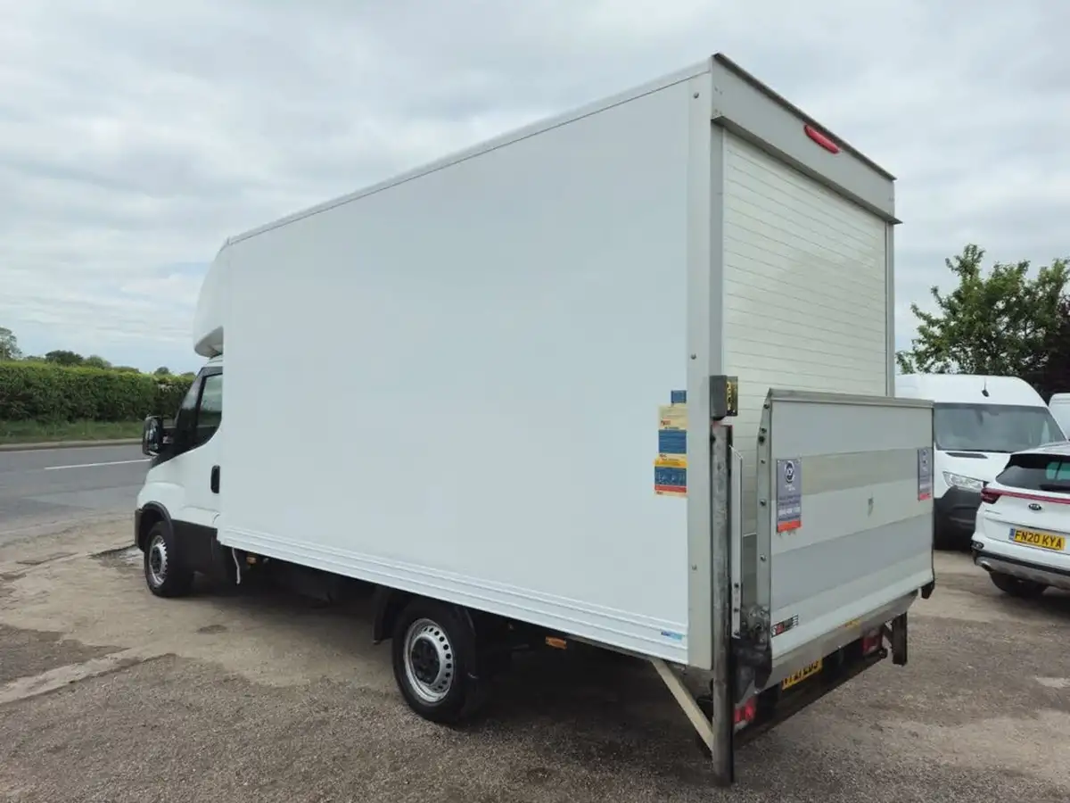 2021-iveco-daily-s-class-23td-35s14h-3000-big-6