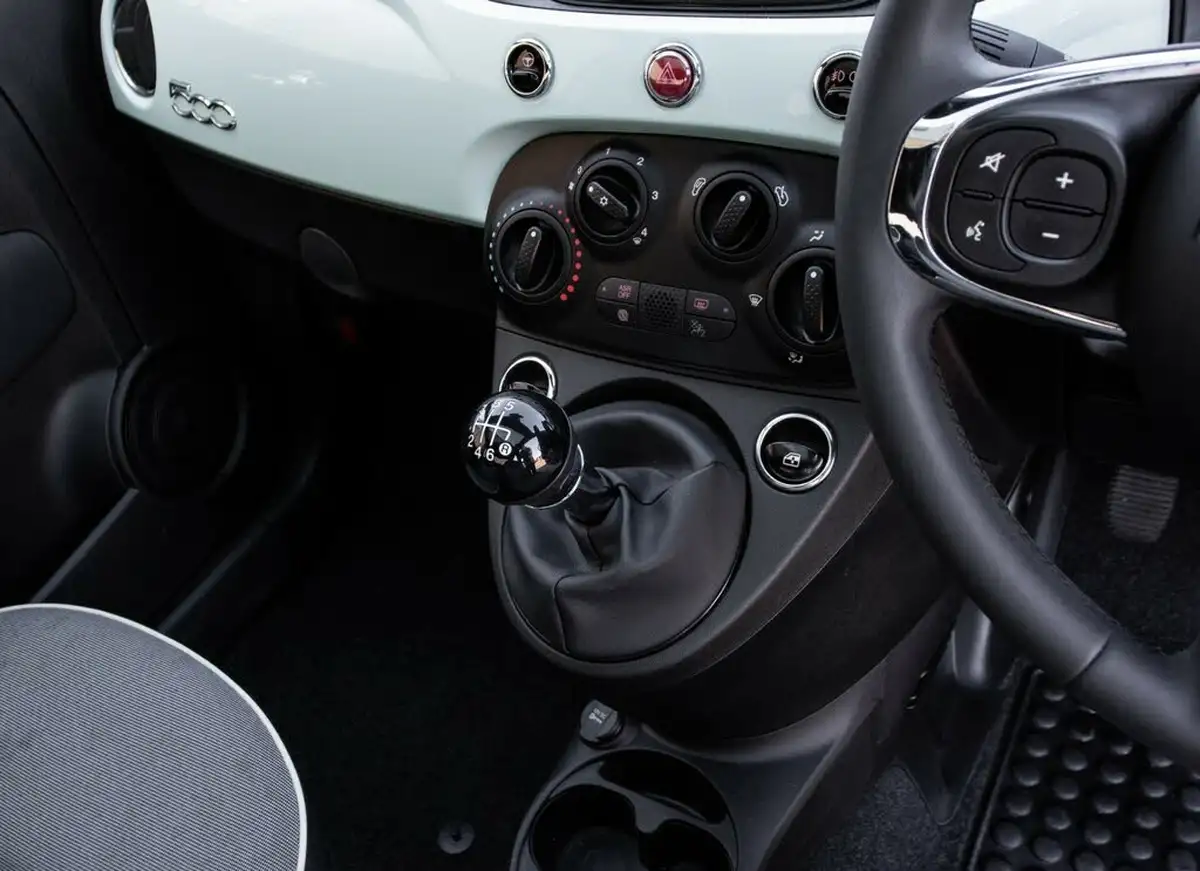 2021-fiat-500-10-lounge-big-31