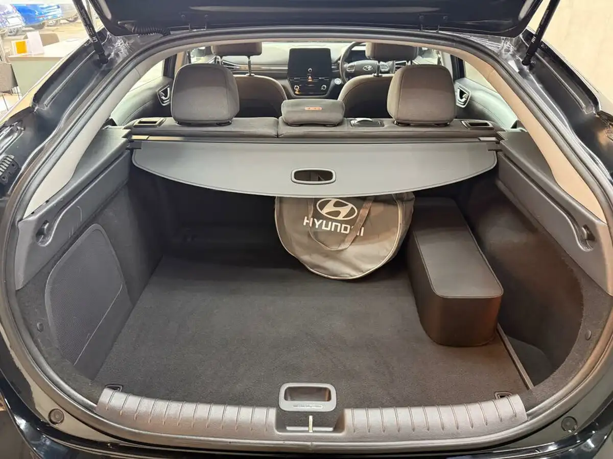 2022-hyundai-ioniq-e-premium-electric-big-32