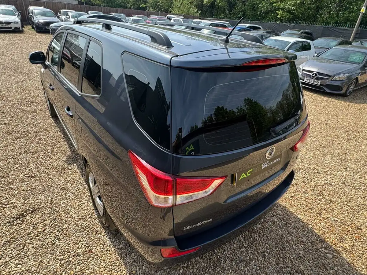 2017-kgm-ssangyong-turismo-22td-se-big-15