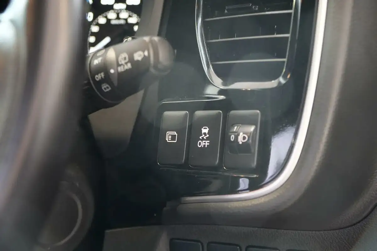 2021-mitsubishi-outlander-24-dynamic-phev-big-27