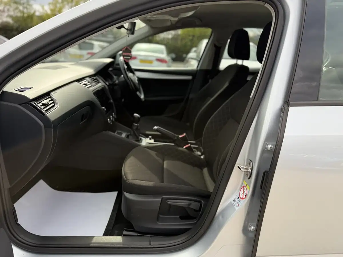2020-skoda-octavia-10-tsi-s-hatchback-big-20