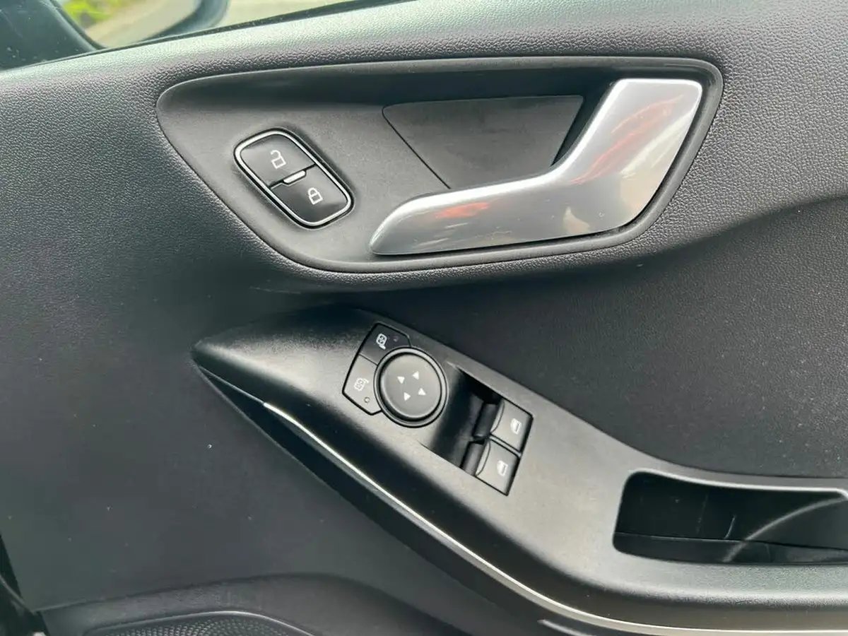 2022-ford-fiesta-big-24