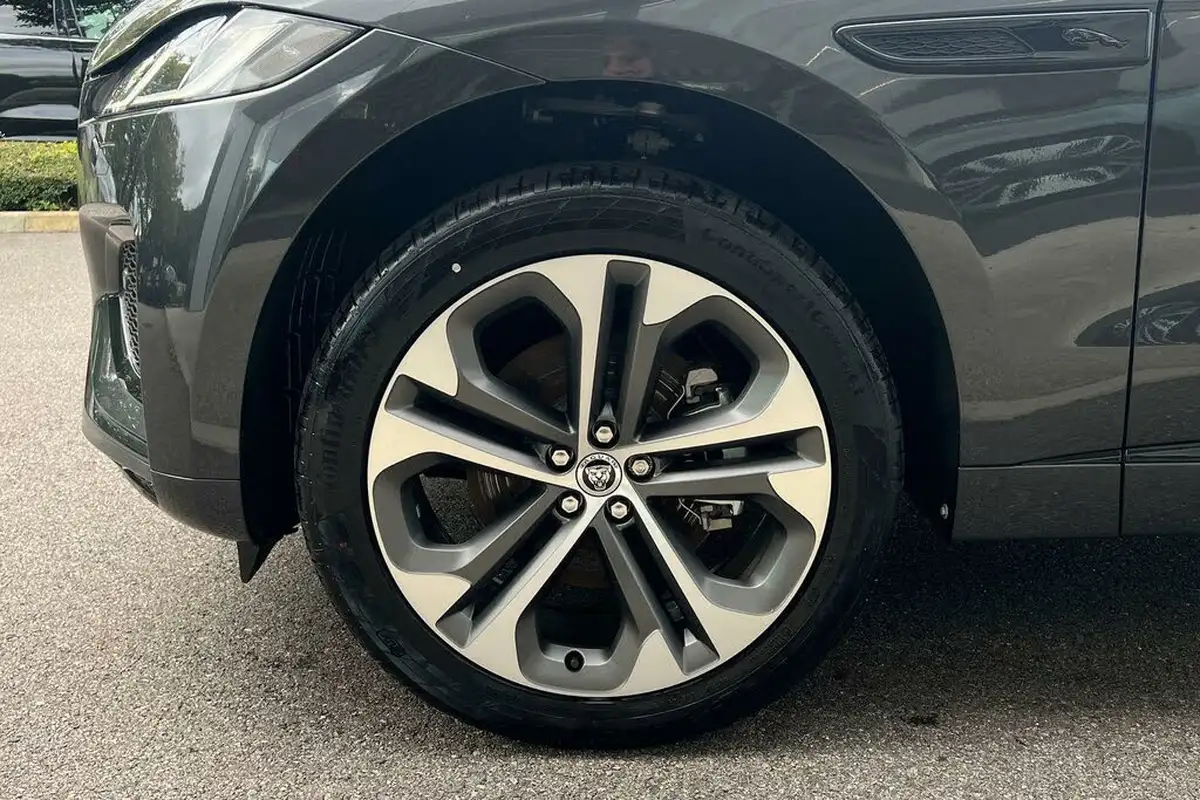 2024-jaguar-f-pace-20-d200-r-dynamic-hse-black-big-14