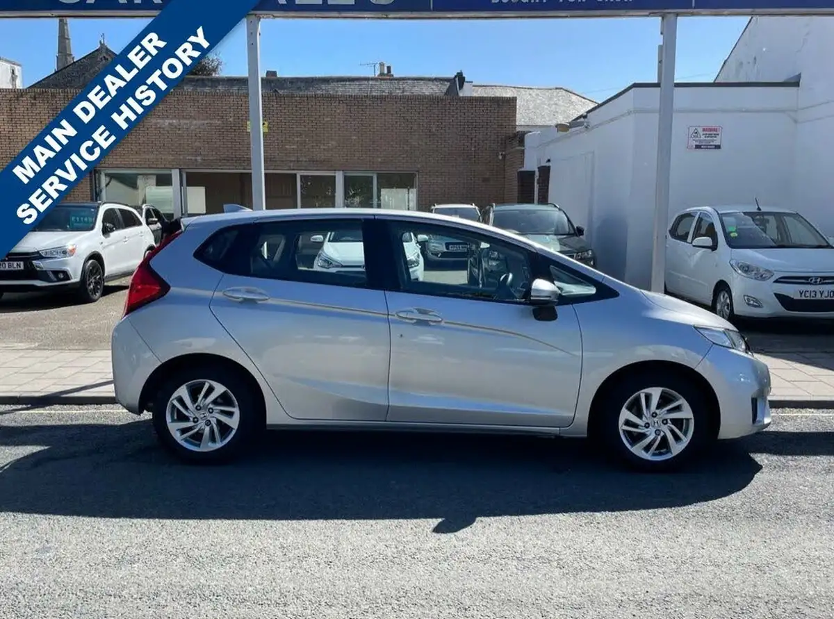2016-honda-jazz-13-i-vtec-se-big-1