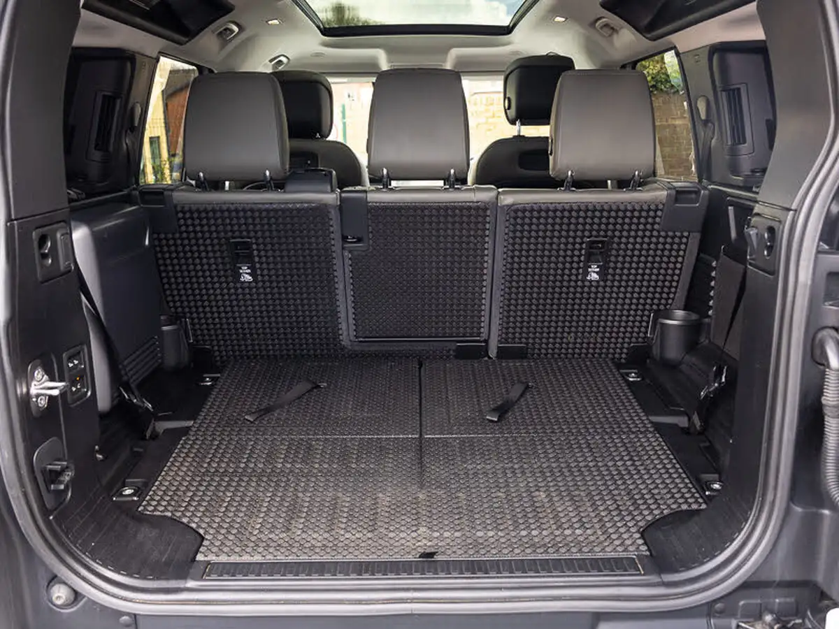 2020-land-rover-110-defender-20-d240-hse-110-big-18
