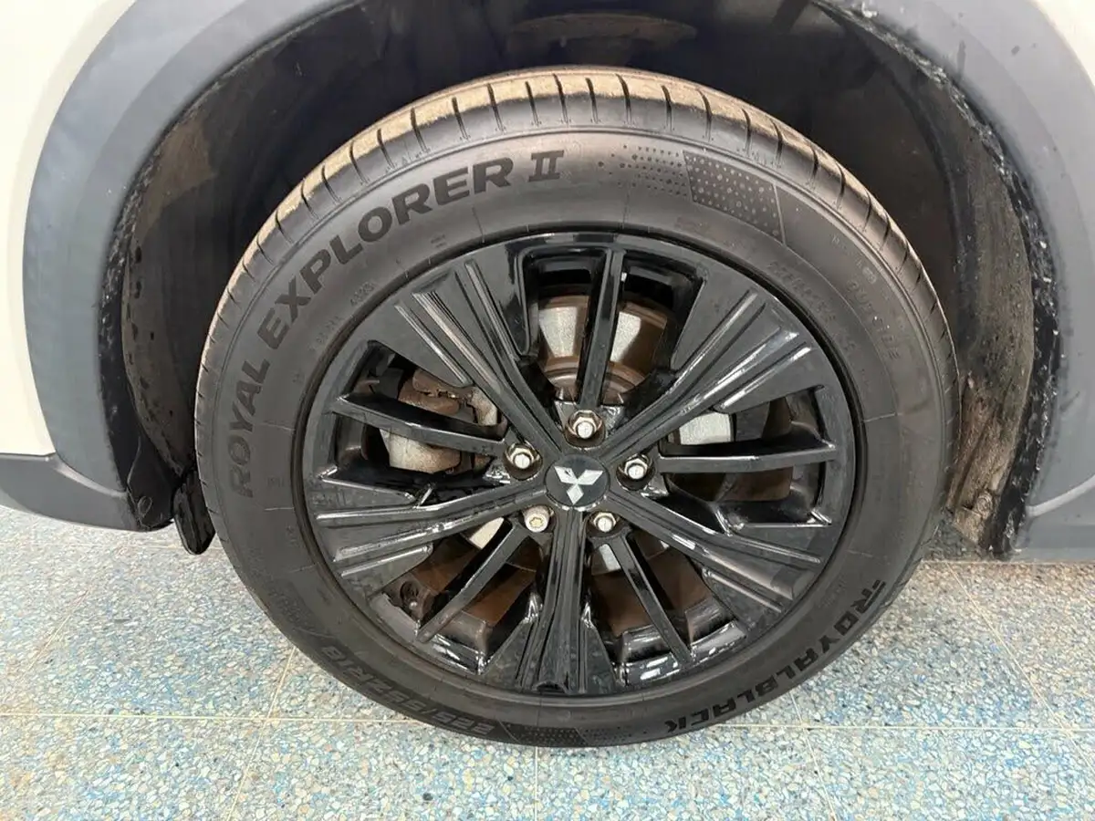 2019-mitsubishi-eclipse-cross-15-black-big-25