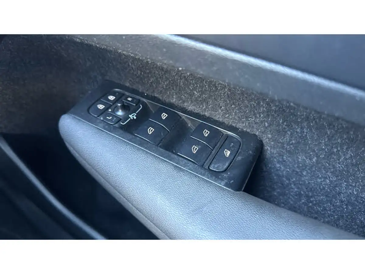 2020-volvo-xc40-15-t3-r-design-geartronic-big-23