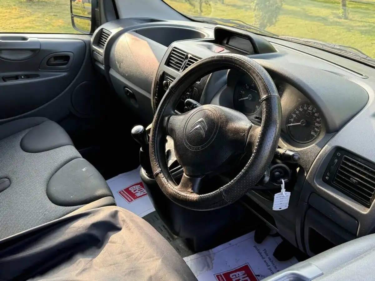 2015-citroen-dispatch-16td-enterprise-panel-big-6
