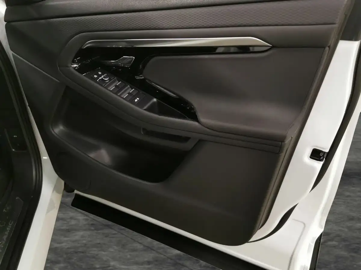2021-land-rover-range-rover-evoque-20-d165-r-dynamic-big-26