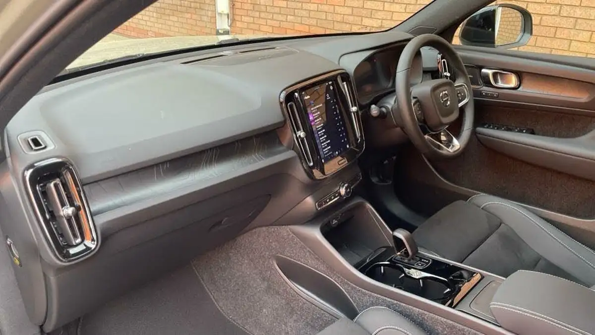 2025-volvo-ex40-e-ultra-big-3
