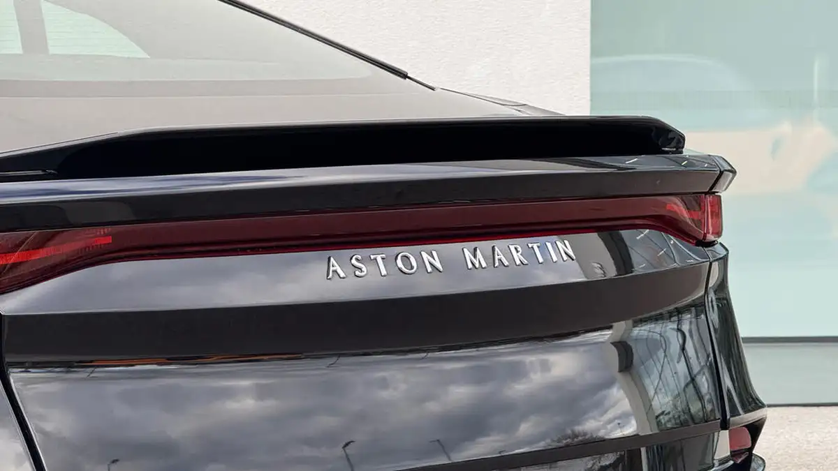 2019-aston-martin-dbs-52-v12-superleggera-big-7
