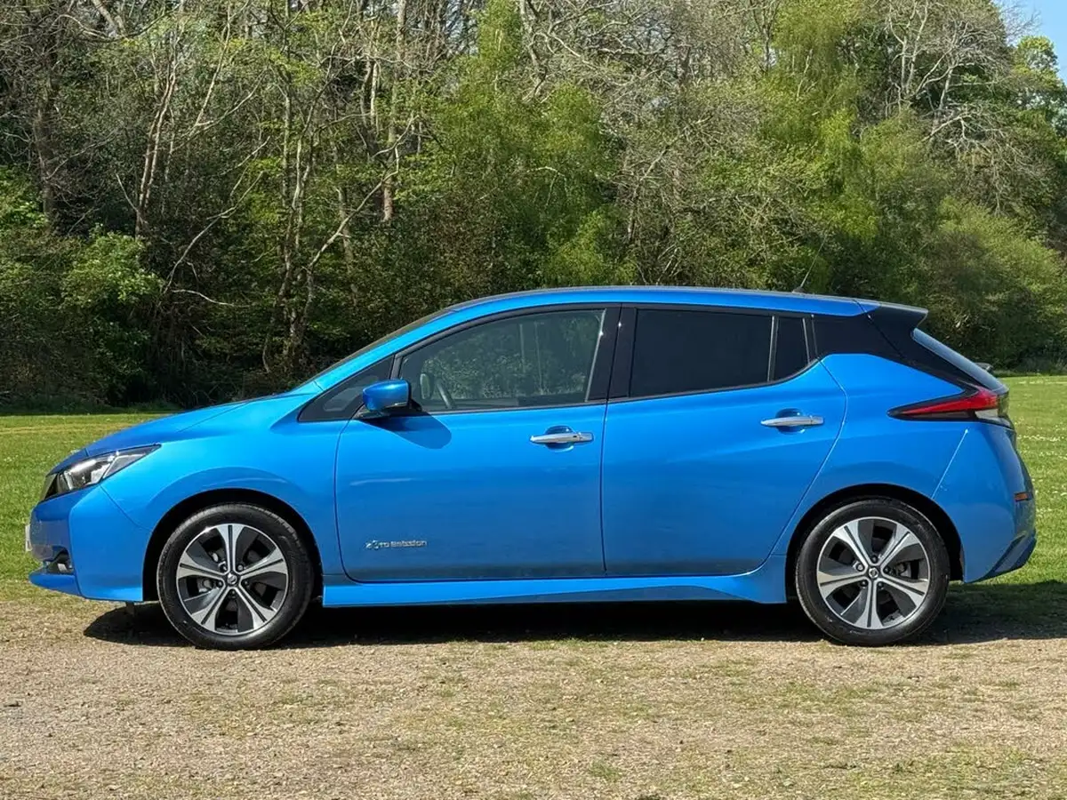 2020-nissan-leaf-e-tekna-big-7
