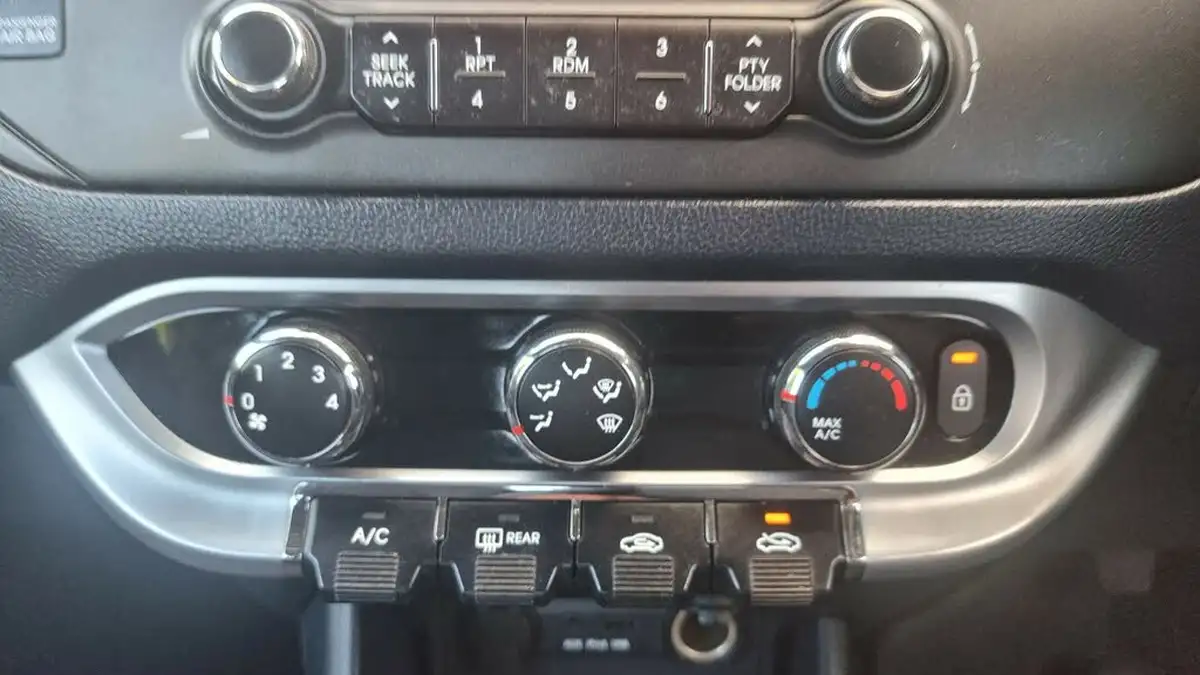 2014-kia-rio-125-2-3d-big-27