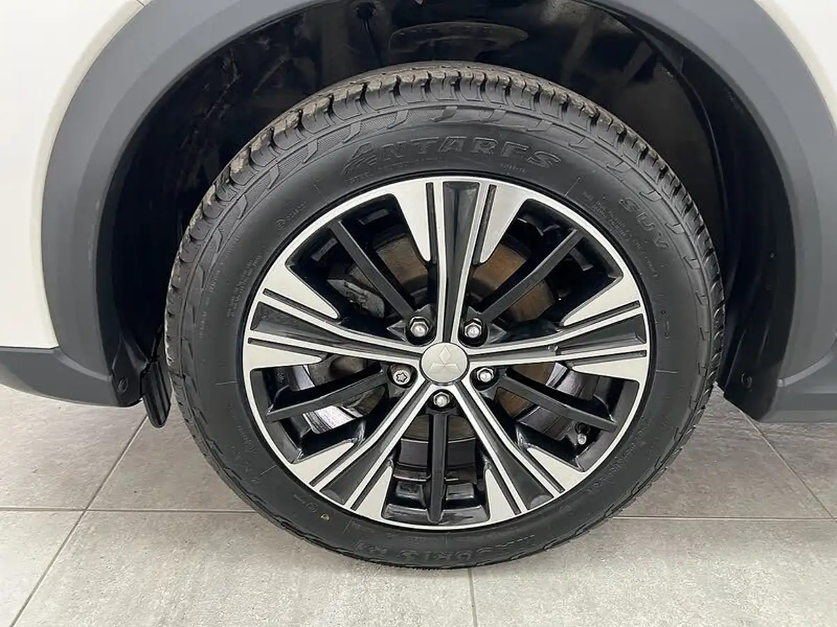 2019-mitsubishi-eclipse-cross-15-4-big-21