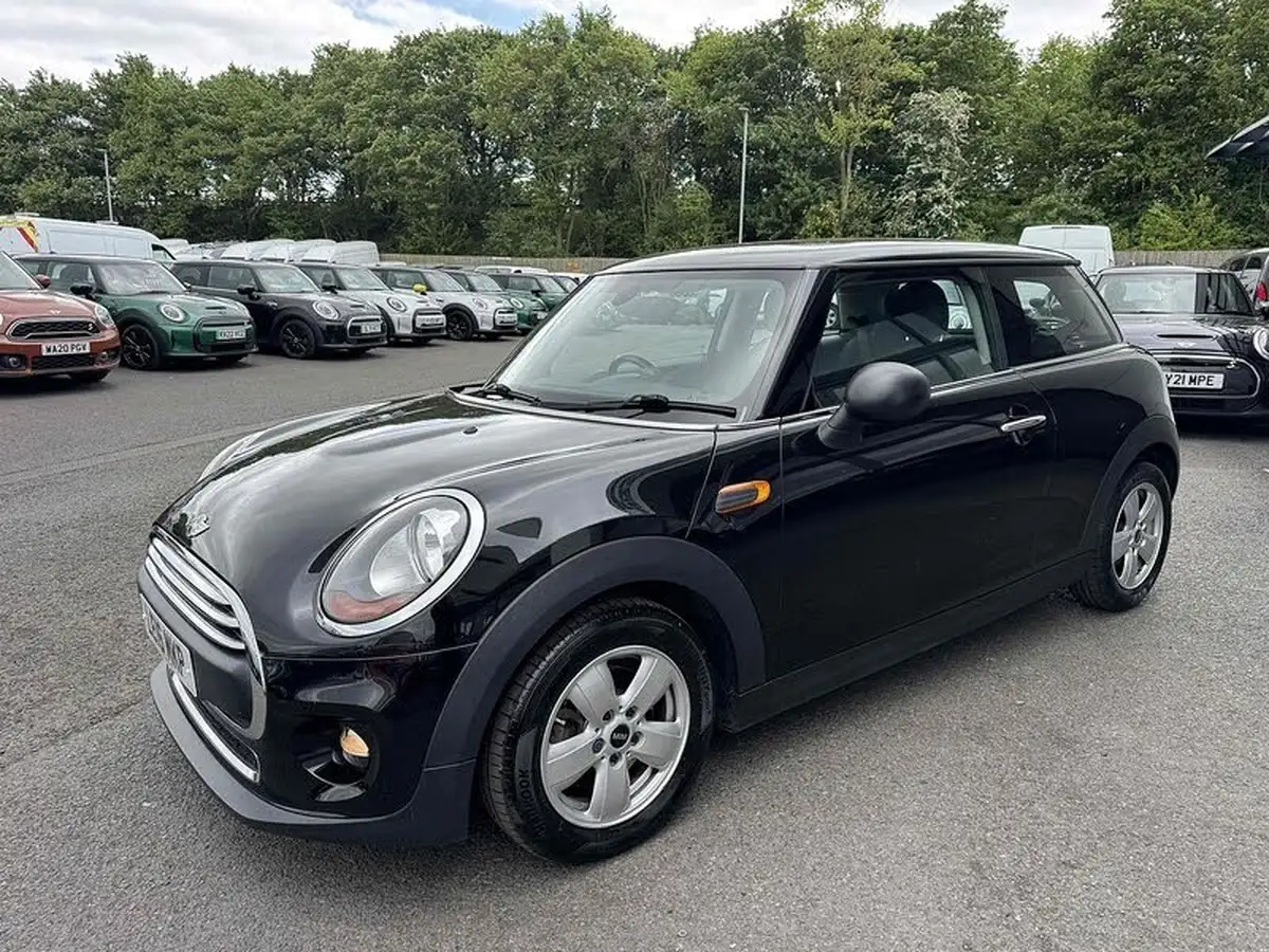 2016-mini-cooper-12-one-3d-auto-big-16