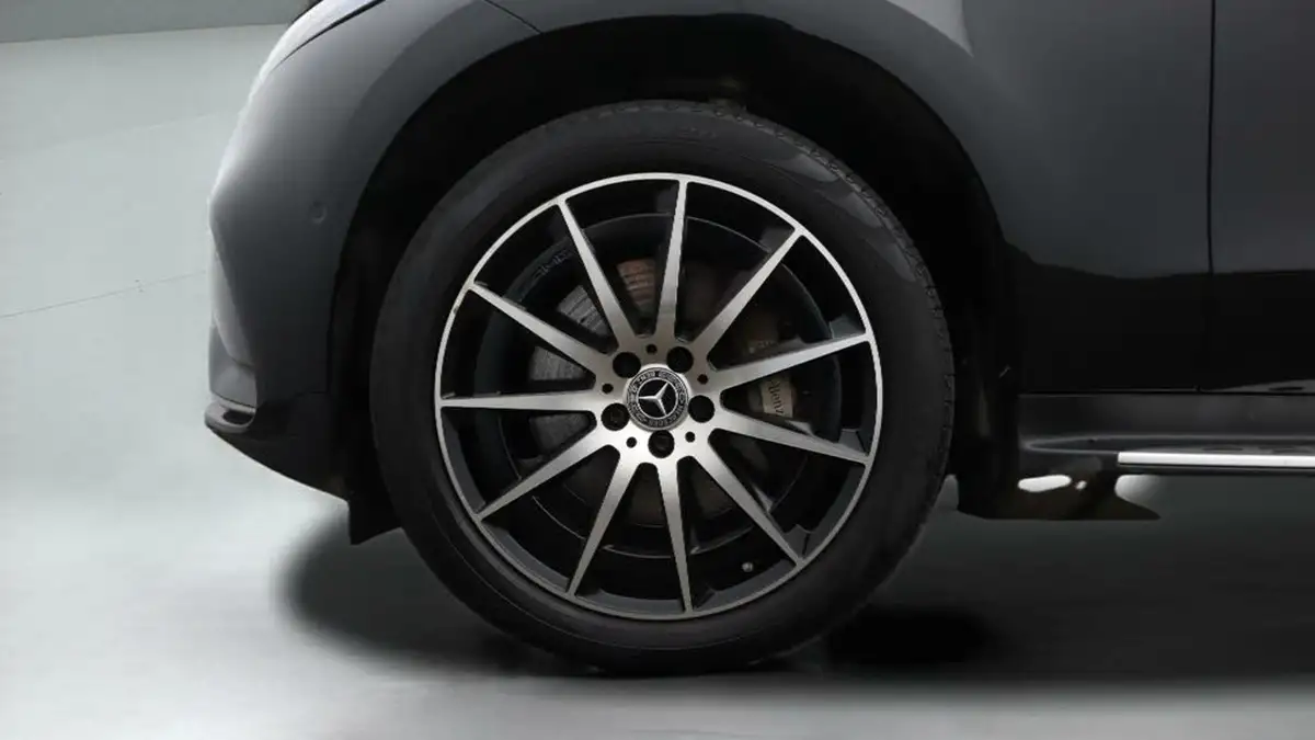 2021-mercedes-benz-eqc-e-eqc-400-amg-line-big-18