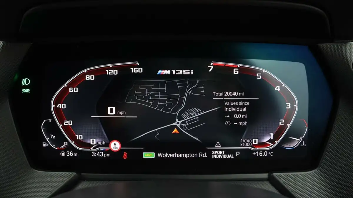 2020-bmw-1-series-20-m135i-xdrive-big-10