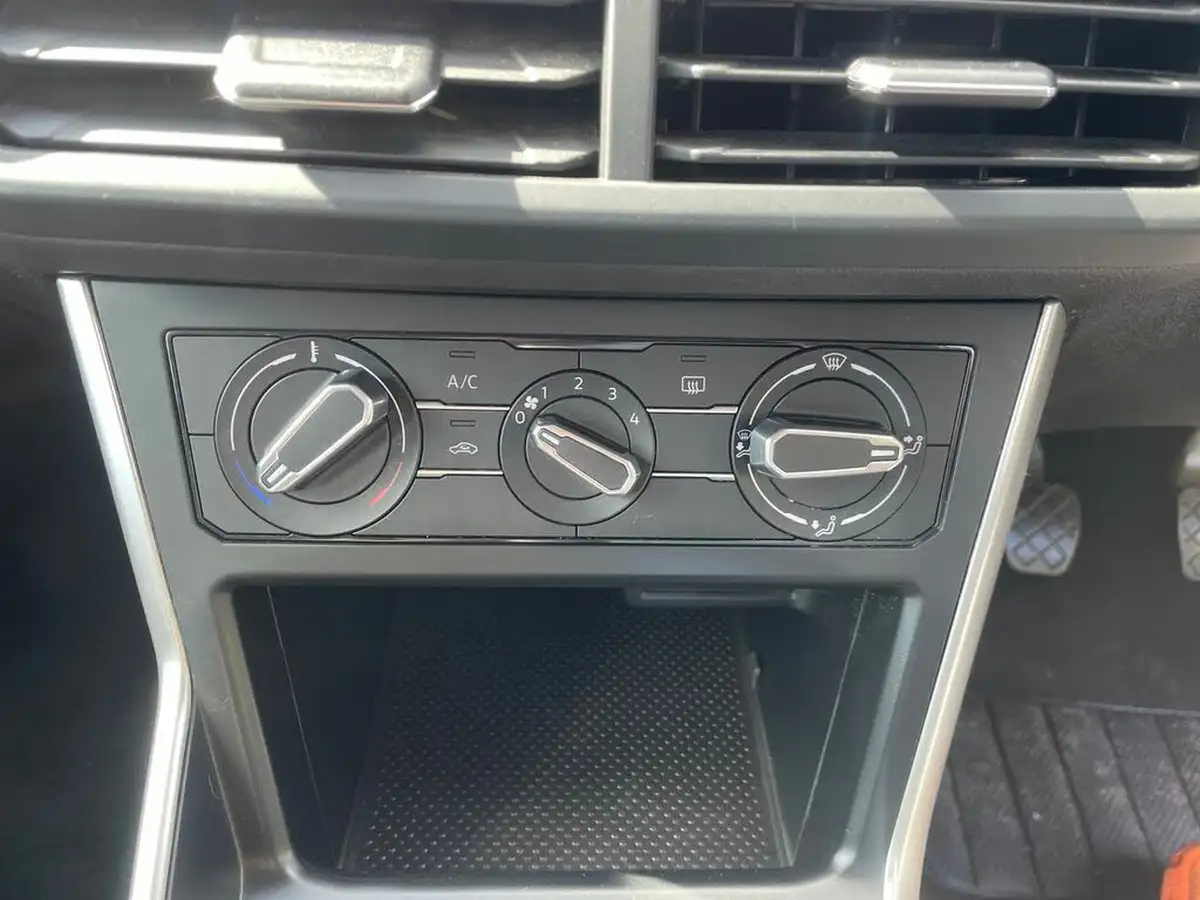 2022-volkswagen-polo-10-life-big-17
