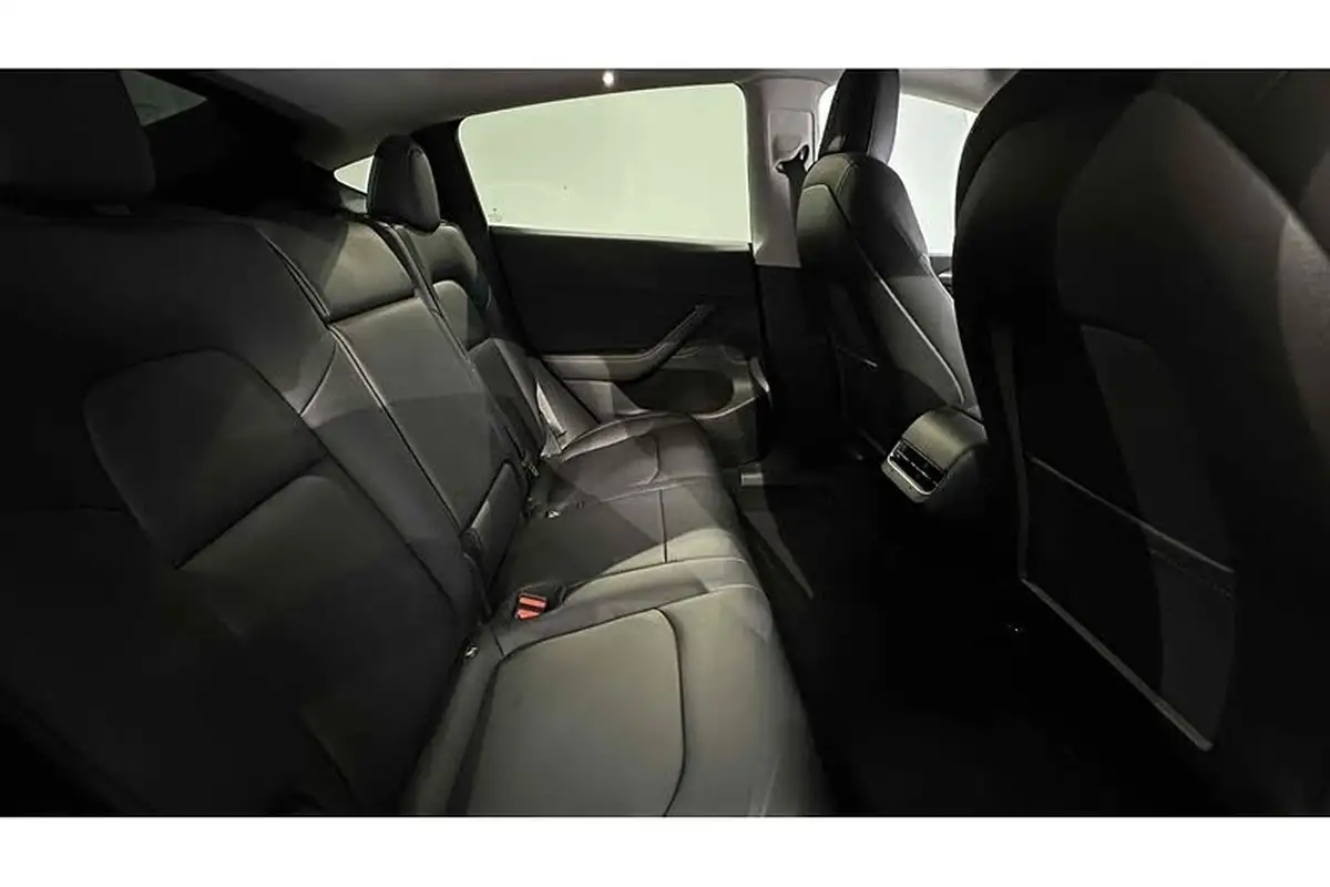 2022-tesla-model-y-e-long-range-big-22